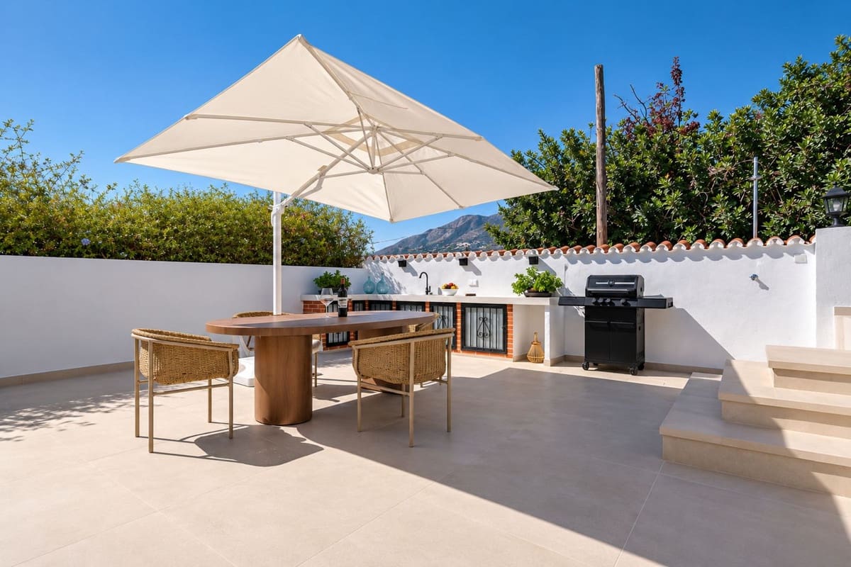 Chalet de 4 habitaciones en Fuengirola en venta con piscina garaje - 990.000 € (Ref: 9908970)