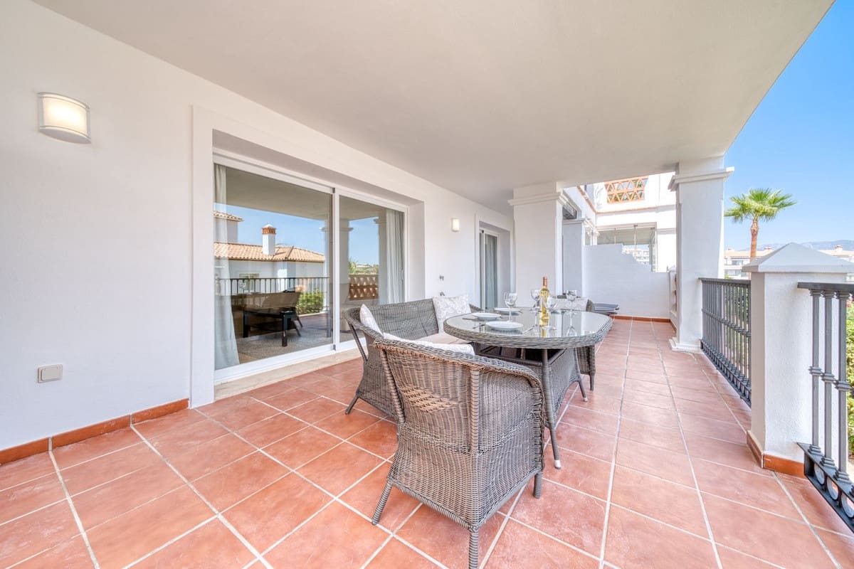 2 bedroom Apartment for sale in Calahonda with pool garage - € 349,000 (Ref: 9908973)