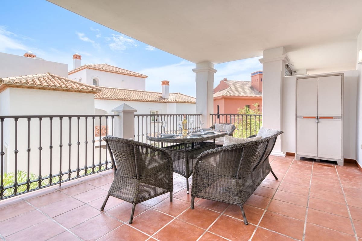 2 bedroom Apartment for sale in Calahonda with pool garage - € 349,000 (Ref: 9908973)