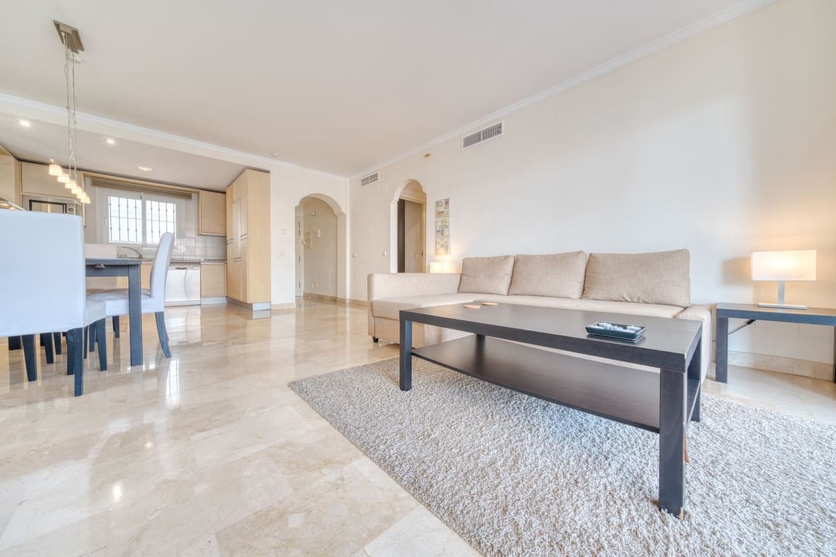 2 bedroom Apartment for sale in Calahonda with pool garage - € 349,000 (Ref: 9908973)