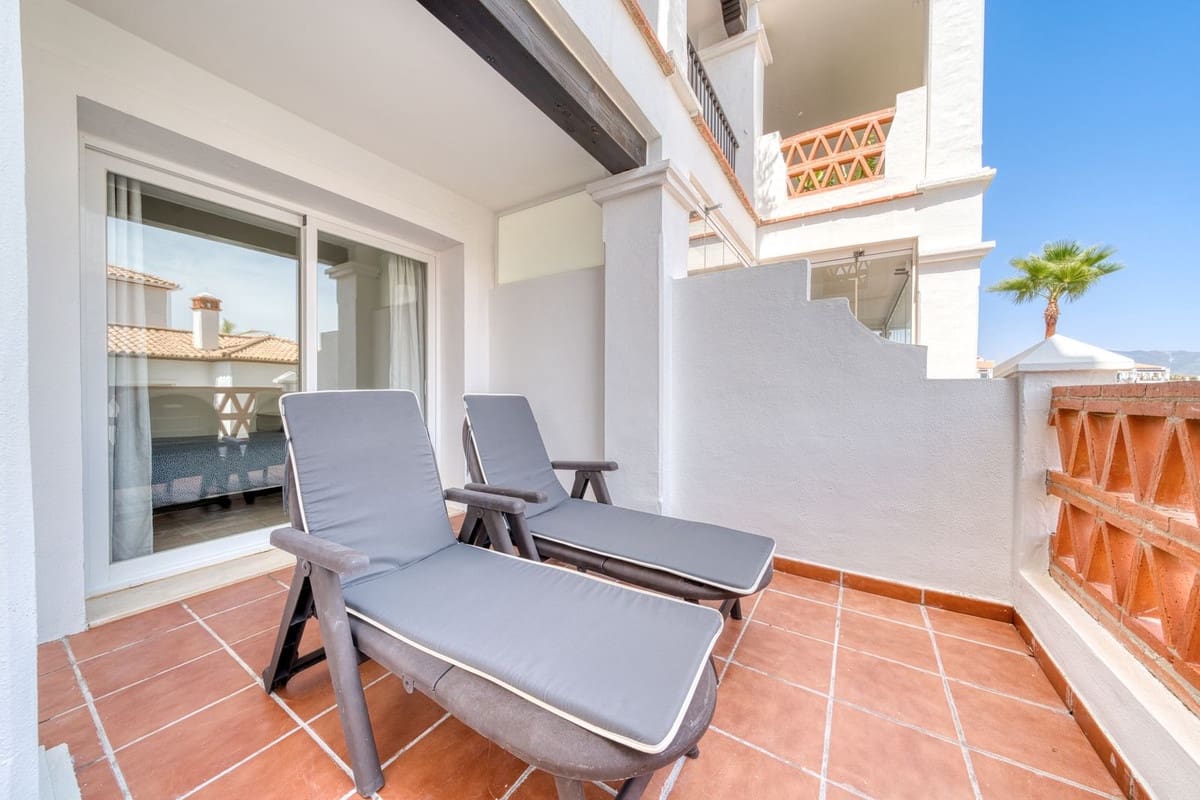 2 bedroom Apartment for sale in Calahonda with pool garage - € 349,000 (Ref: 9908973)