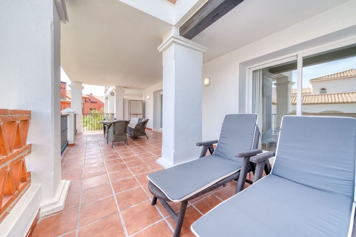 2 bedroom Apartment for sale in Calahonda with pool garage - € 349,000 (Ref: 9908973)