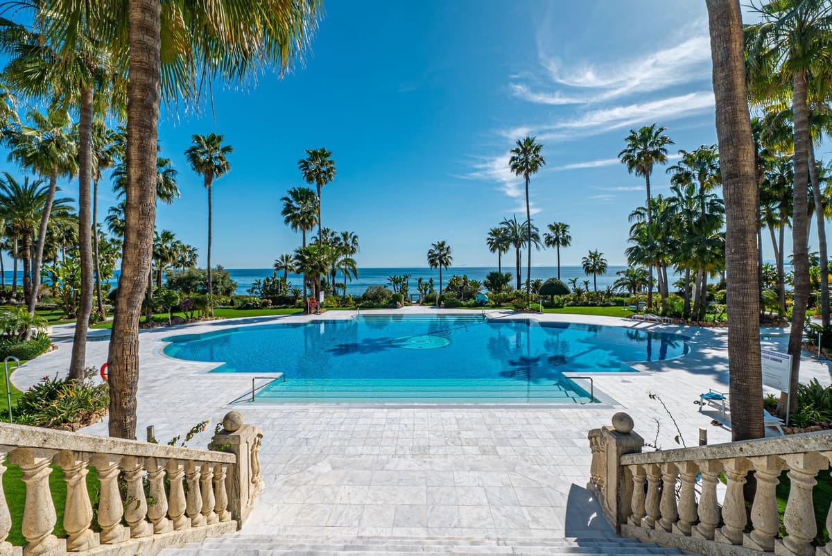 3 soveværelse Lejlighed til salg i New Golden Mile med swimmingpool garage - € 4.750.000 (Ref: 9911764)