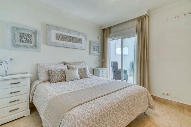 Apartamento de 2 habitaciones en Estepona en venta con piscina garaje - 559.000 € (Ref: 9914623)