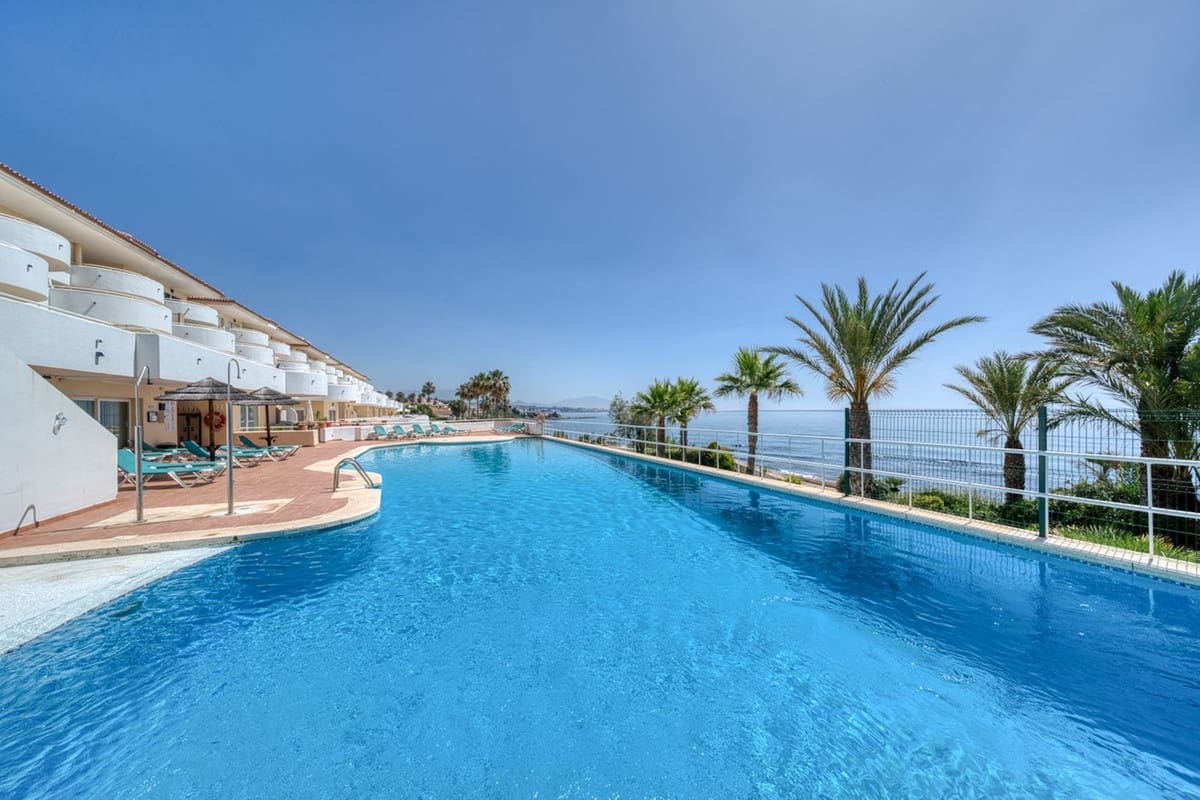 Apartamento de 2 habitaciones en Estepona en venta con piscina garaje - 559.000 € (Ref: 9914623)