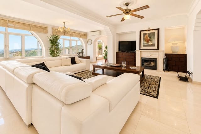 Chalet de 5 habitaciones en Manilva en venta con piscina garaje - 1.100.000 € (Ref: 9918802)