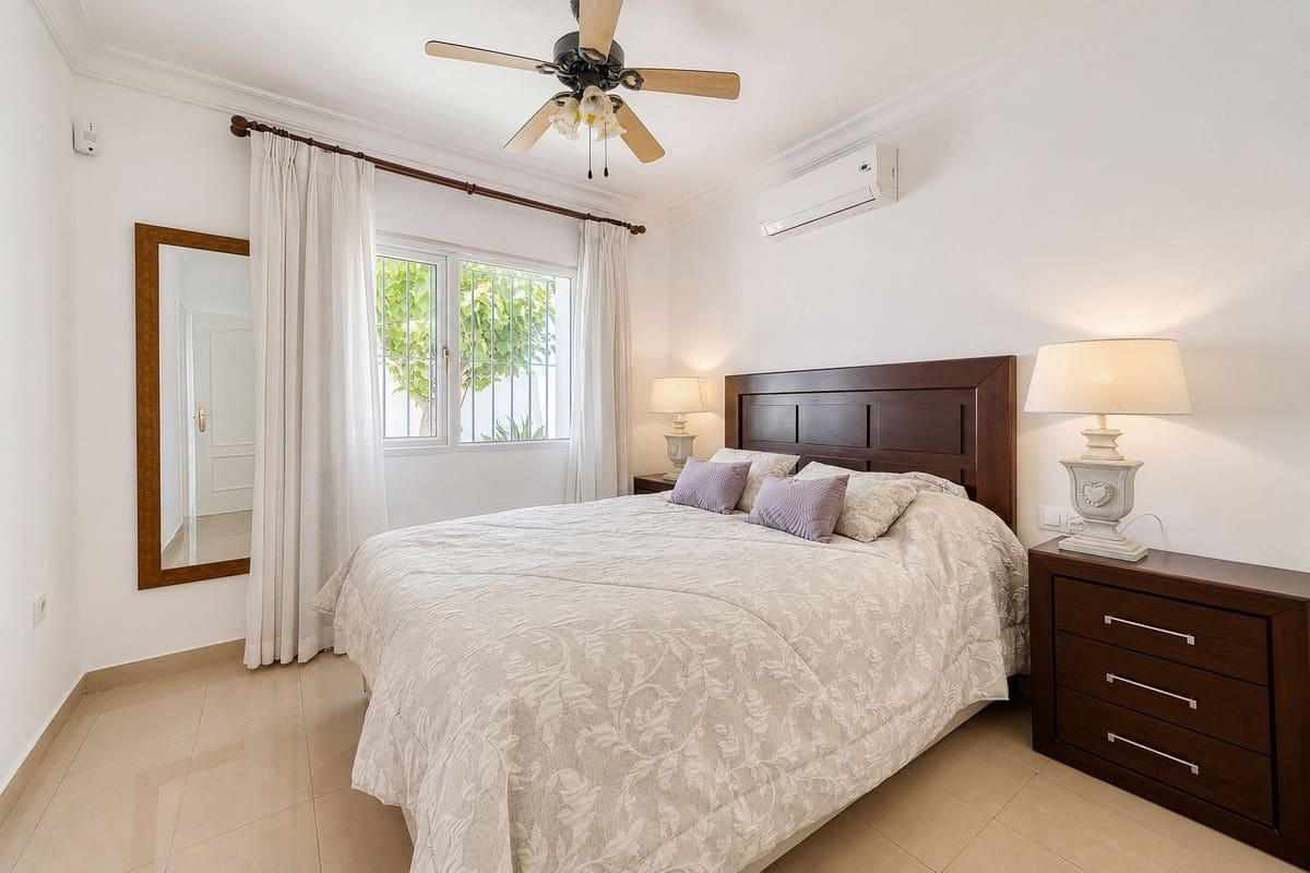 Chalet de 5 habitaciones en Manilva en venta con piscina garaje - 1.100.000 € (Ref: 9918802)