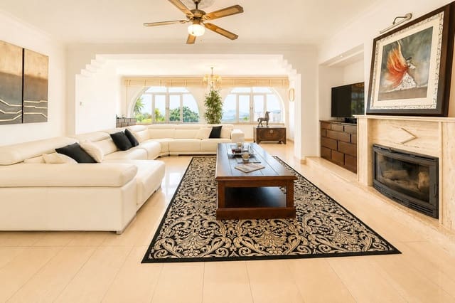 Chalet de 5 habitaciones en Manilva en venta con piscina garaje - 1.100.000 € (Ref: 9918802)