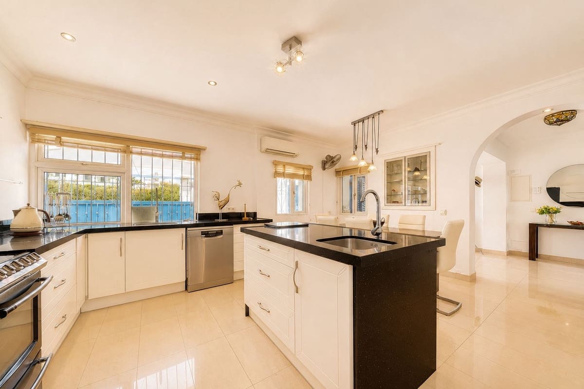 Chalet de 5 habitaciones en Manilva en venta con piscina garaje - 1.100.000 € (Ref: 9918802)