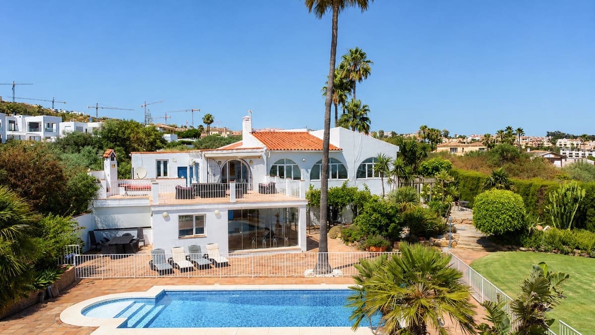 Chalet de 5 habitaciones en Manilva en venta con piscina garaje - 1.100.000 € (Ref: 9918802)