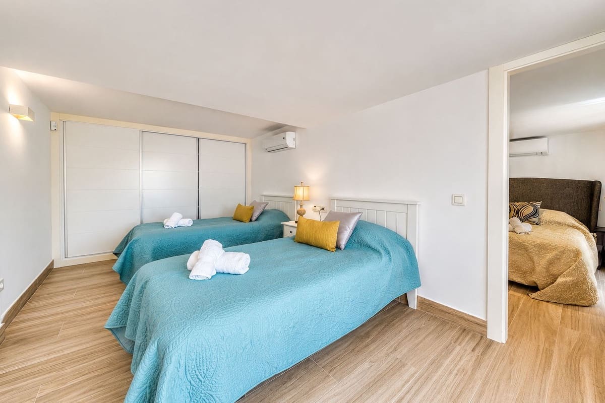 Chalet de 5 habitaciones en Manilva en venta con piscina garaje - 1.100.000 € (Ref: 9918802)