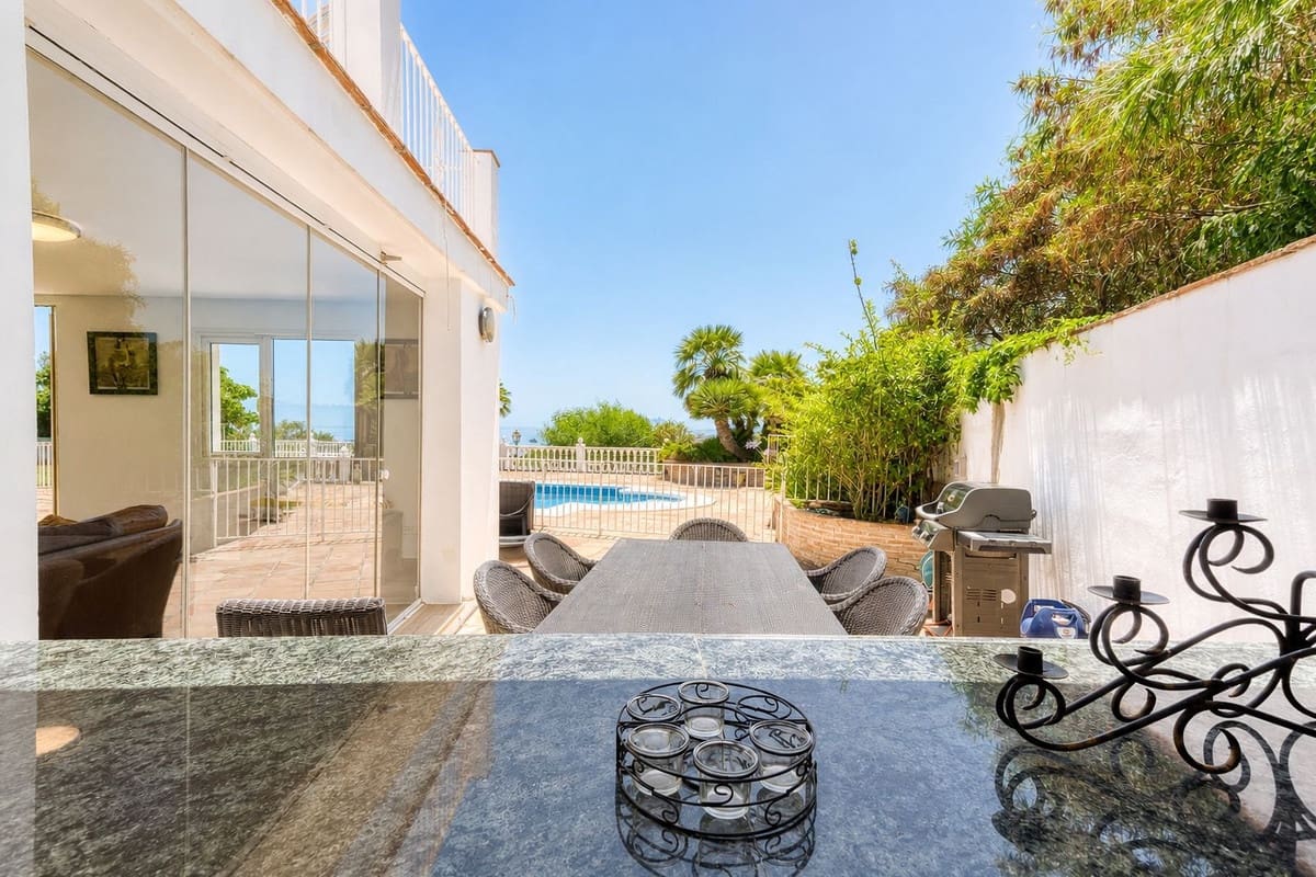Chalet de 5 habitaciones en Manilva en venta con piscina garaje - 1.100.000 € (Ref: 9918802)