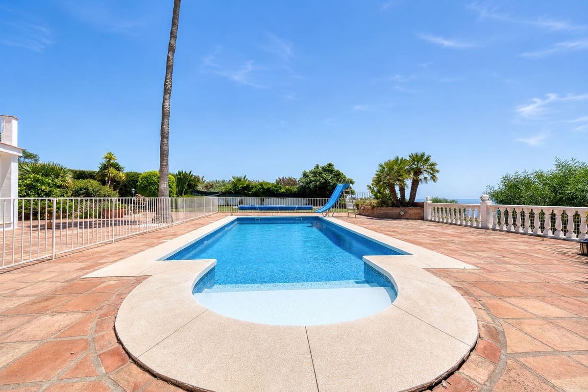 Chalet de 5 habitaciones en Manilva en venta con piscina garaje - 1.100.000 € (Ref: 9918802)