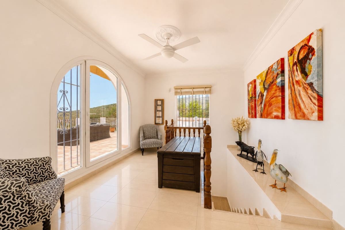 Chalet de 5 habitaciones en Manilva en venta con piscina garaje - 1.100.000 € (Ref: 9918802)