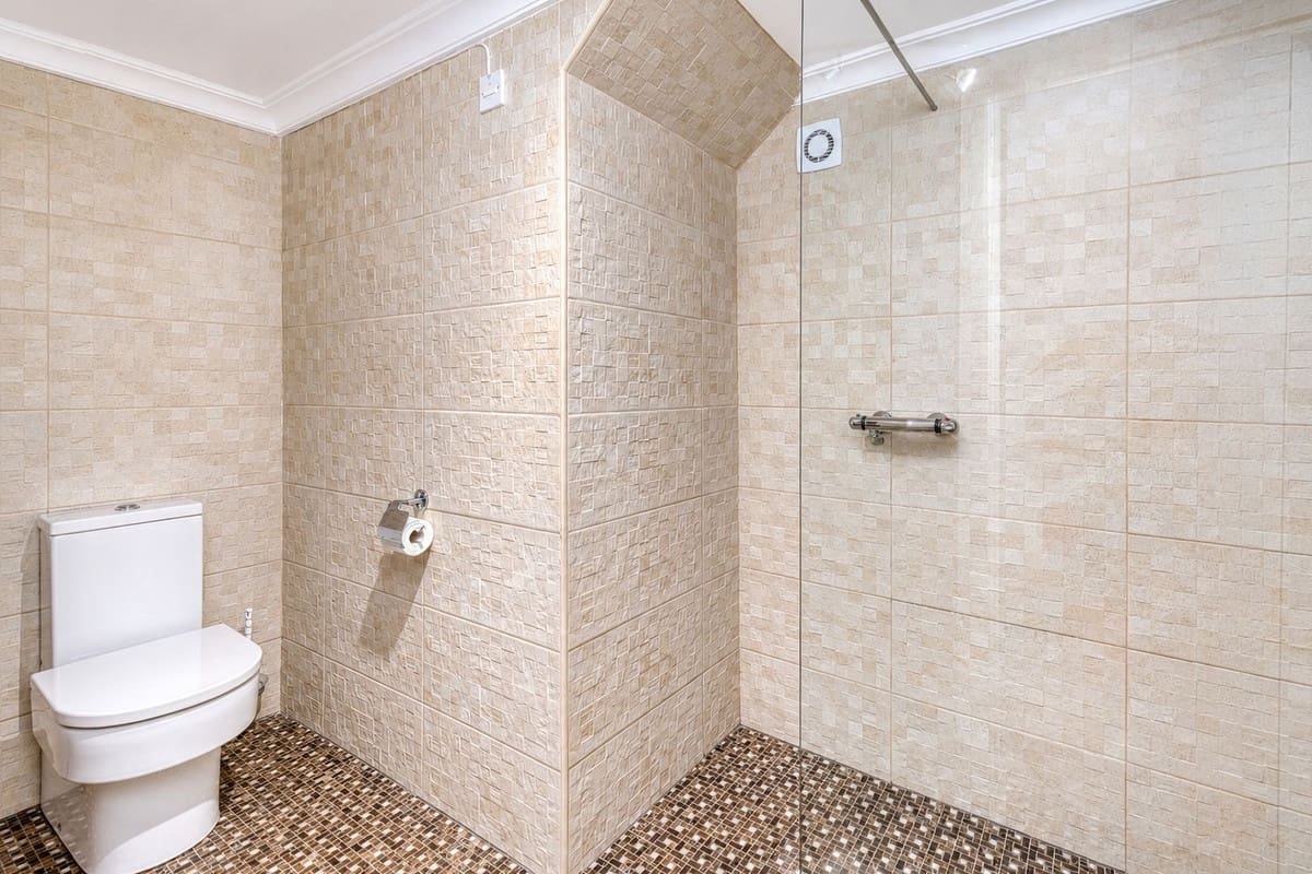 Chalet de 5 habitaciones en Manilva en venta con piscina garaje - 1.100.000 € (Ref: 9918802)