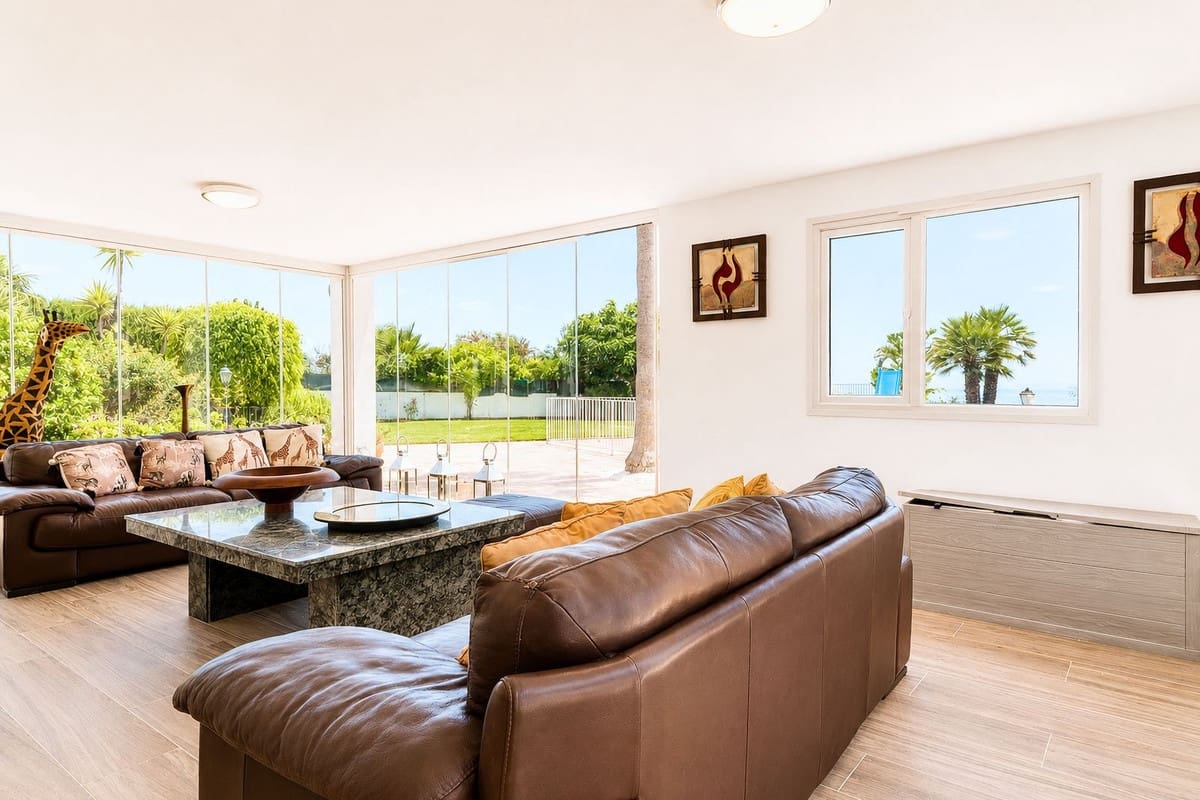 Chalet de 5 habitaciones en Manilva en venta con piscina garaje - 1.100.000 € (Ref: 9918802)