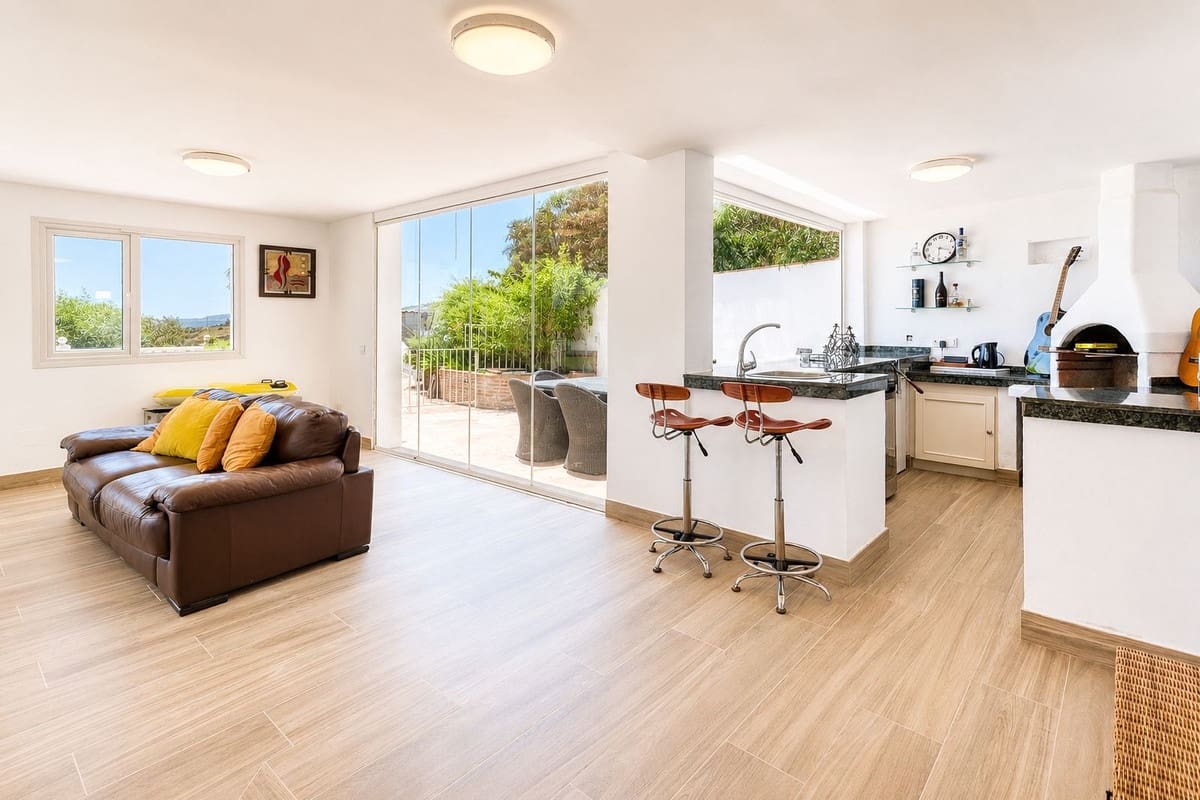 Chalet de 5 habitaciones en Manilva en venta con piscina garaje - 1.100.000 € (Ref: 9918802)