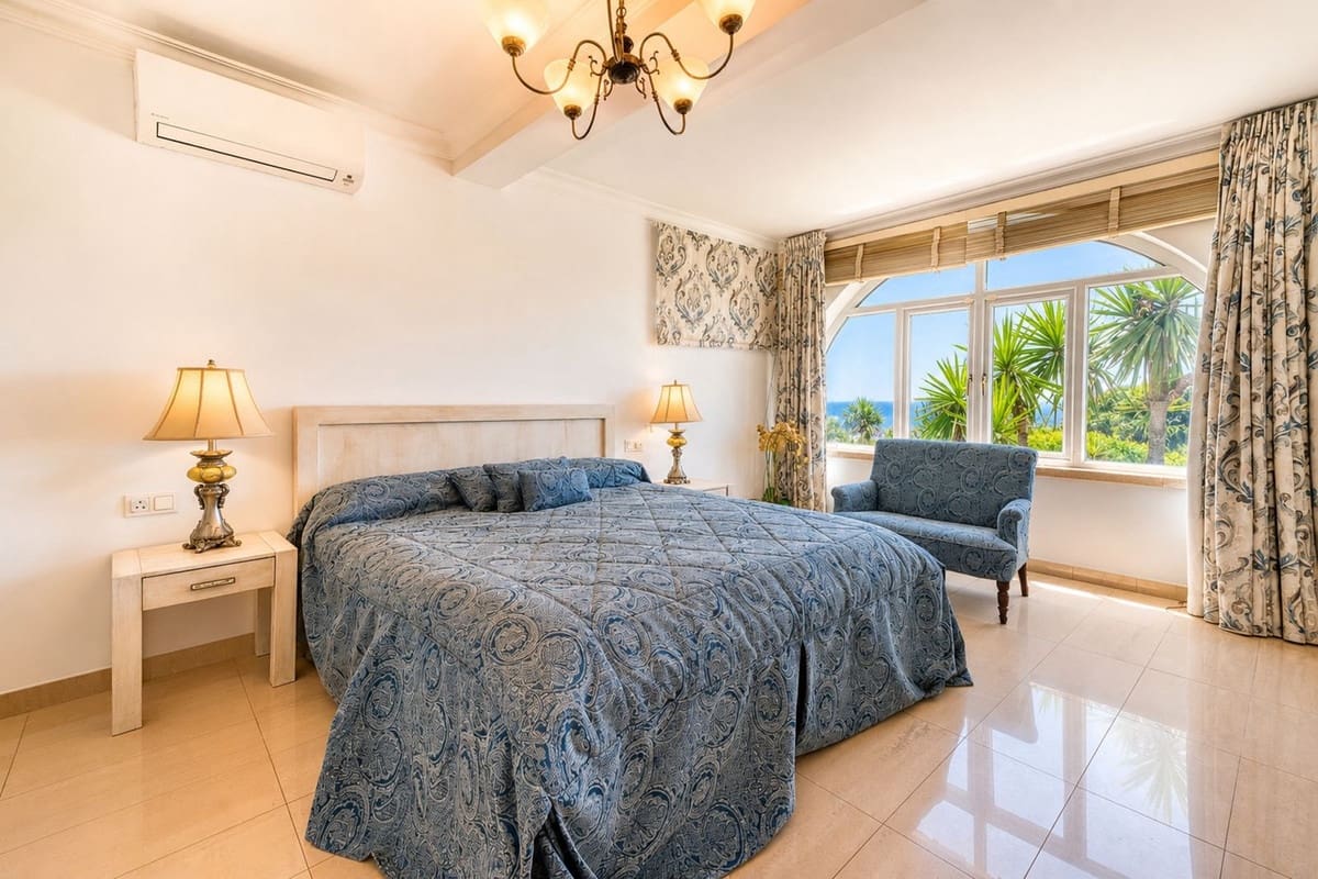 Chalet de 5 habitaciones en Manilva en venta con piscina garaje - 1.100.000 € (Ref: 9918802)