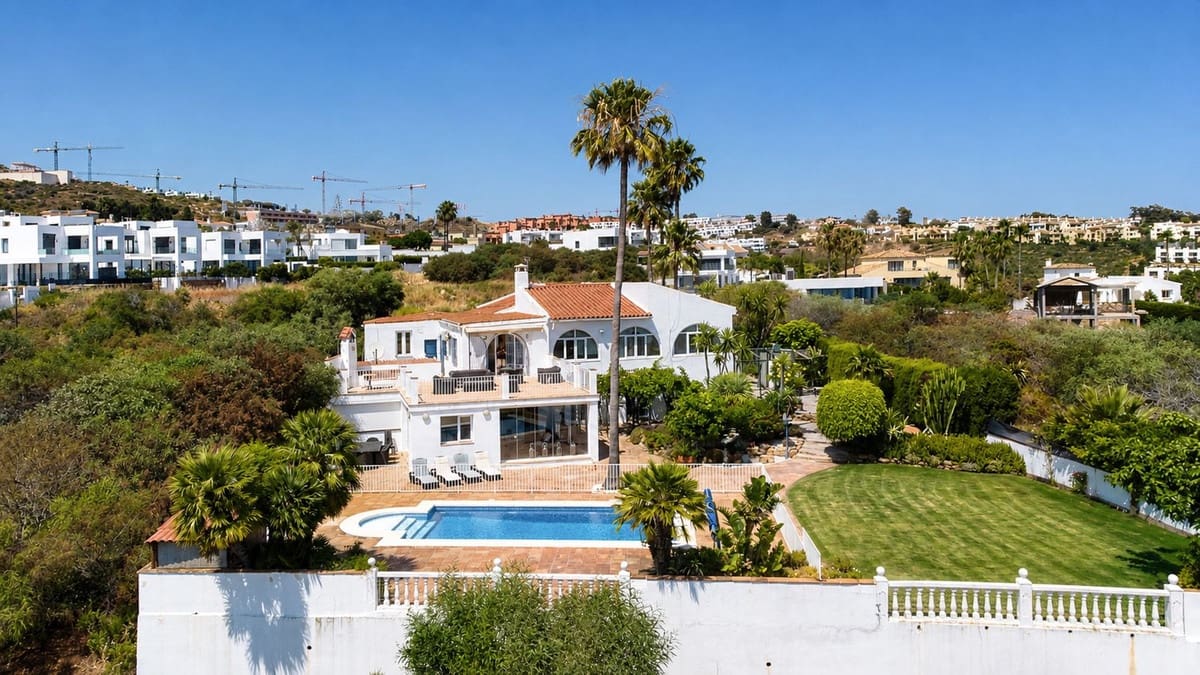Chalet de 5 habitaciones en Manilva en venta con piscina garaje - 1.100.000 € (Ref: 9918802)