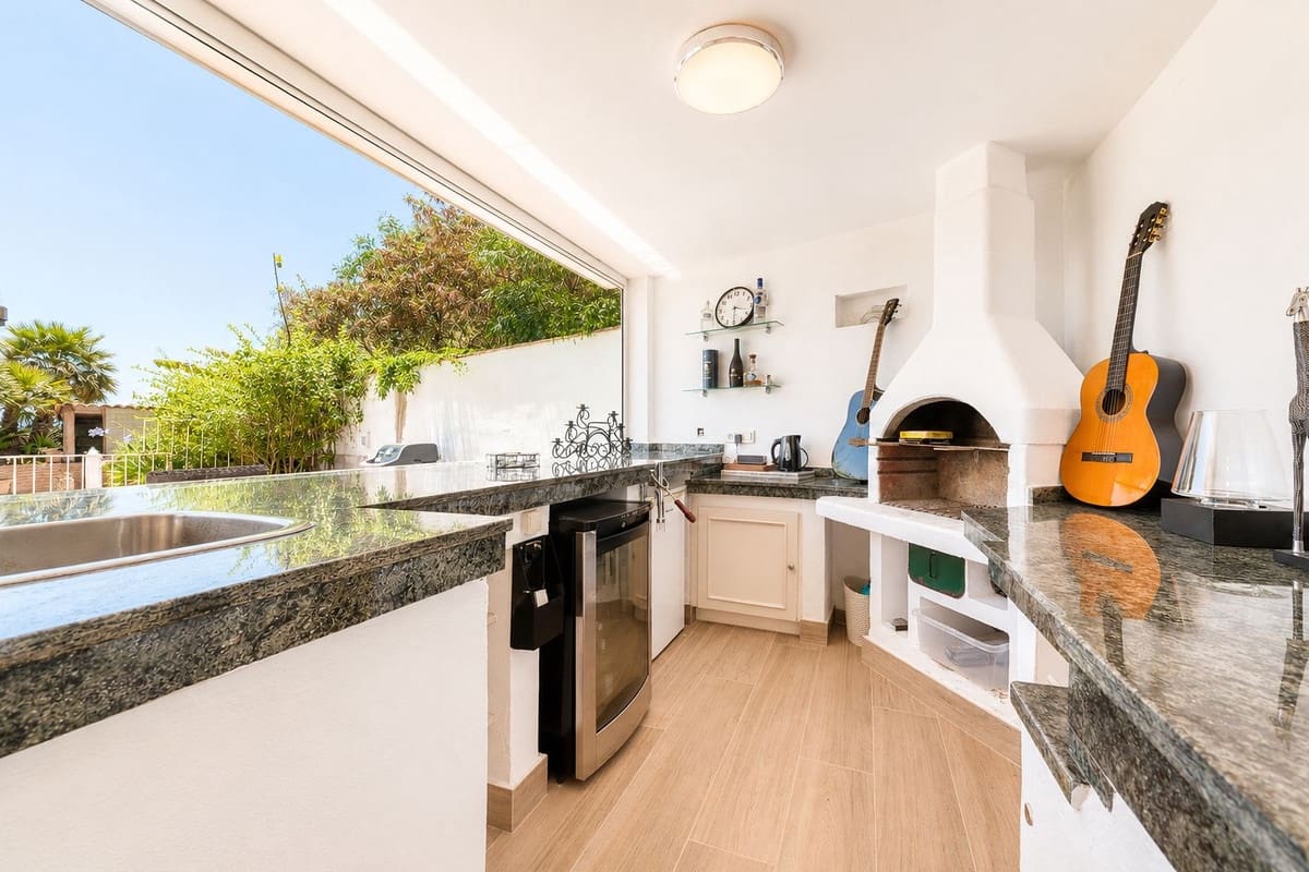 Chalet de 5 habitaciones en Manilva en venta con piscina garaje - 1.100.000 € (Ref: 9918802)
