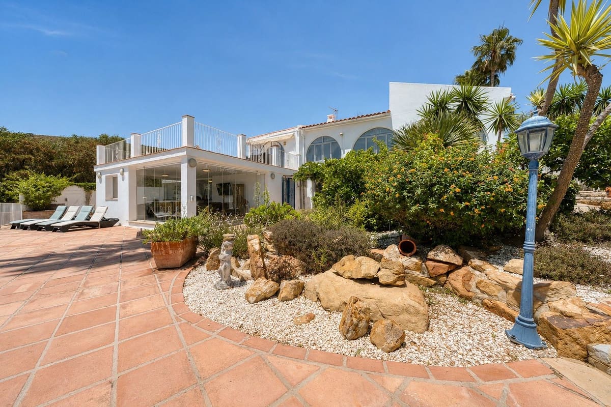 Chalet de 5 habitaciones en Manilva en venta con piscina garaje - 1.100.000 € (Ref: 9918802)