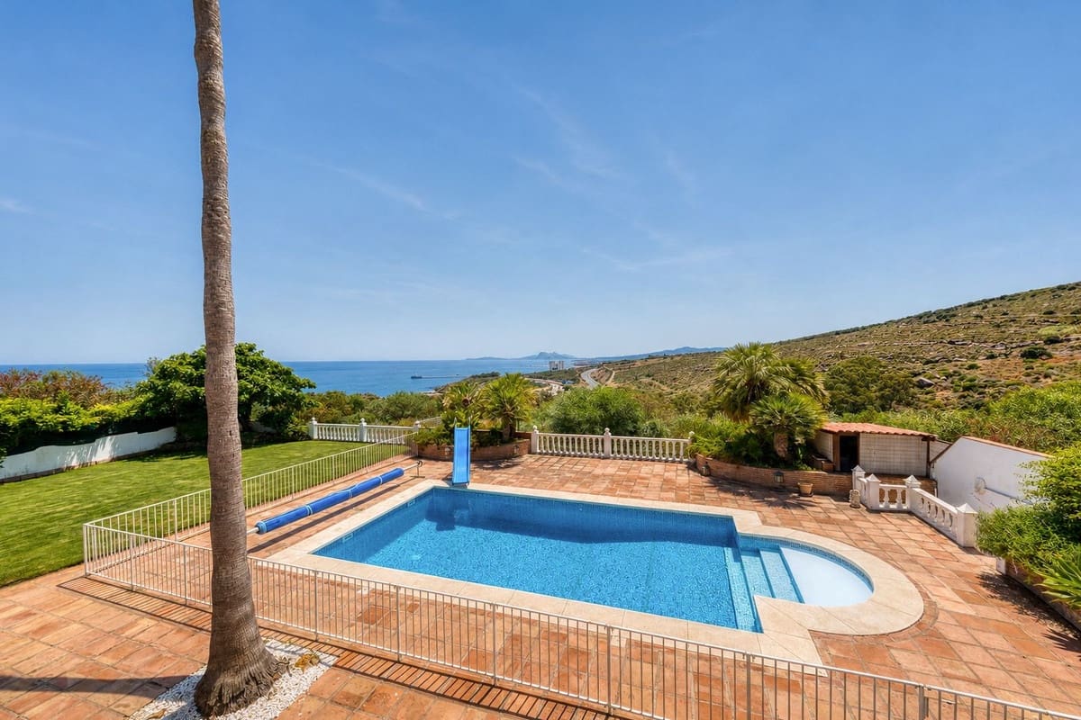 Chalet de 5 habitaciones en Manilva en venta con piscina garaje - 1.100.000 € (Ref: 9918802)