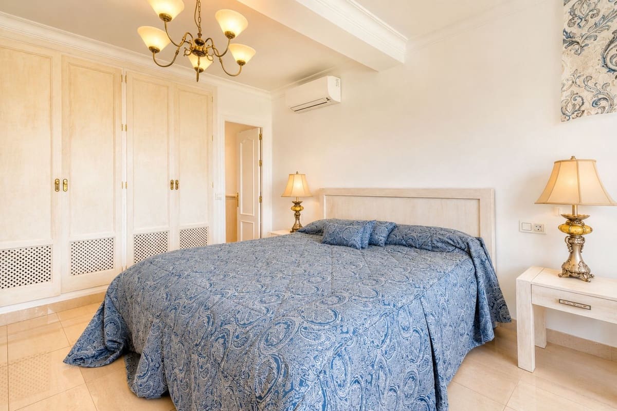 Chalet de 5 habitaciones en Manilva en venta con piscina garaje - 1.100.000 € (Ref: 9918802)