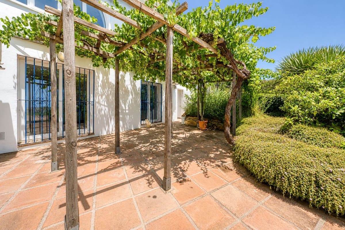 Chalet de 5 habitaciones en Manilva en venta con piscina garaje - 1.100.000 € (Ref: 9918802)