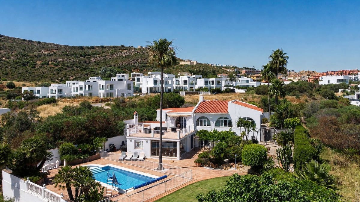 Chalet de 5 habitaciones en Manilva en venta con piscina garaje - 1.100.000 € (Ref: 9918802)