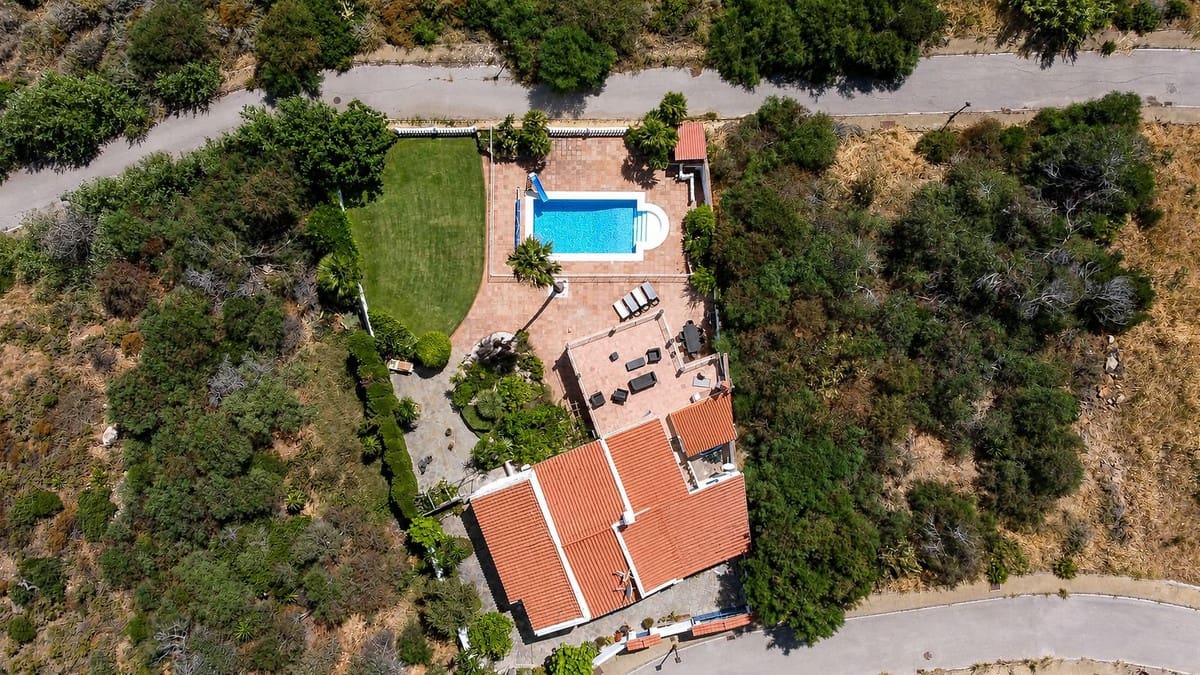 Chalet de 5 habitaciones en Manilva en venta con piscina garaje - 1.100.000 € (Ref: 9918802)