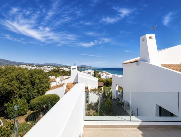3 chambre Villa/Maison Semi-Mitoyenne à vendre à Estepona avec piscine garage - 610 000 € (Ref: 9919024)