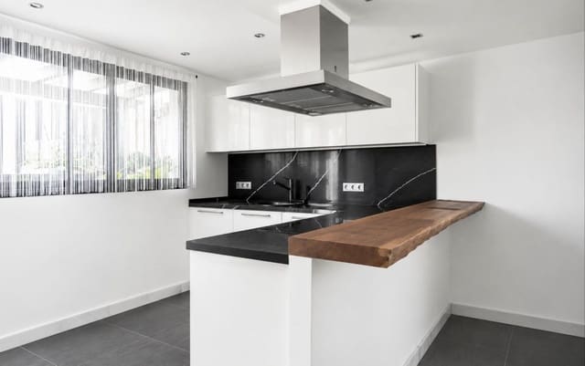 3 Zimmer Haus zu verkaufen in Costalita, Estepona mit Pool Garage - 680.000 € (Ref: 9919025)