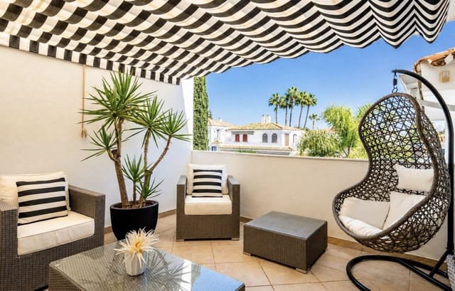 3 Zimmer Haus zu verkaufen in Costalita, Estepona mit Pool Garage - 680.000 € (Ref: 9919025)