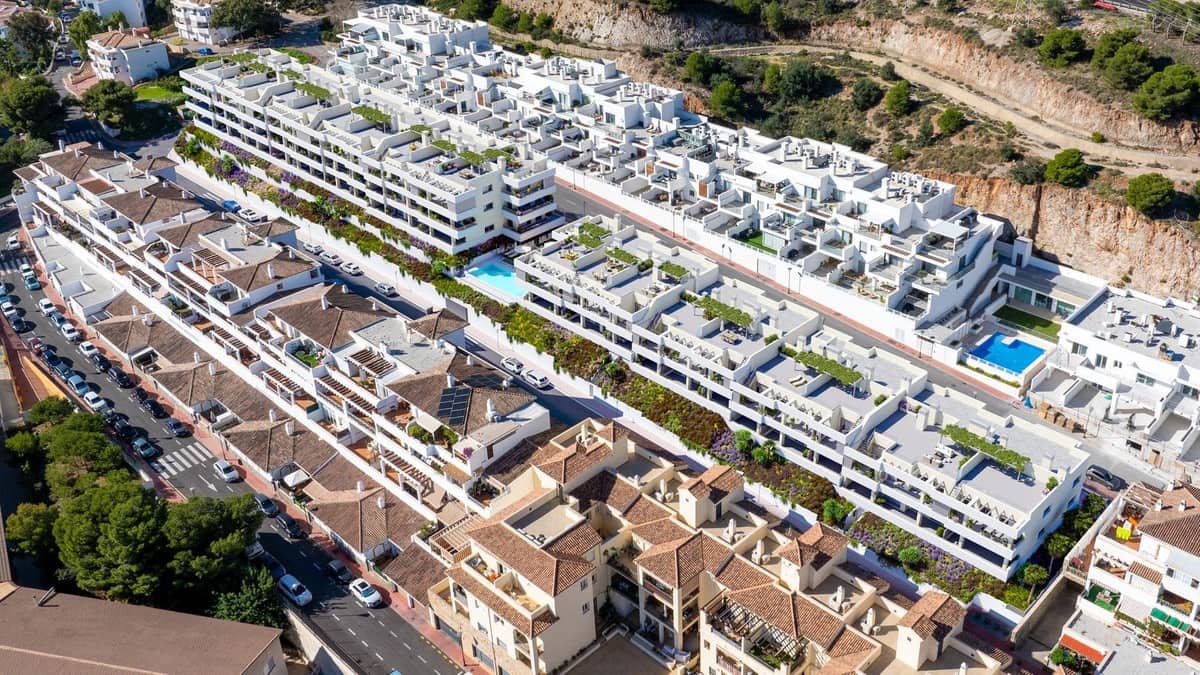 2 soverom Leilighet til salgs i Benalmadena med svømmebasseng garasje - € 338 900 (Ref: 9928369)