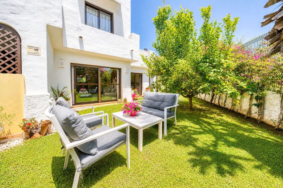 2 sypialnia Apartament na sprzedaż w Estepona z basenem garażem - 355 000 € (Ref: 9932306)