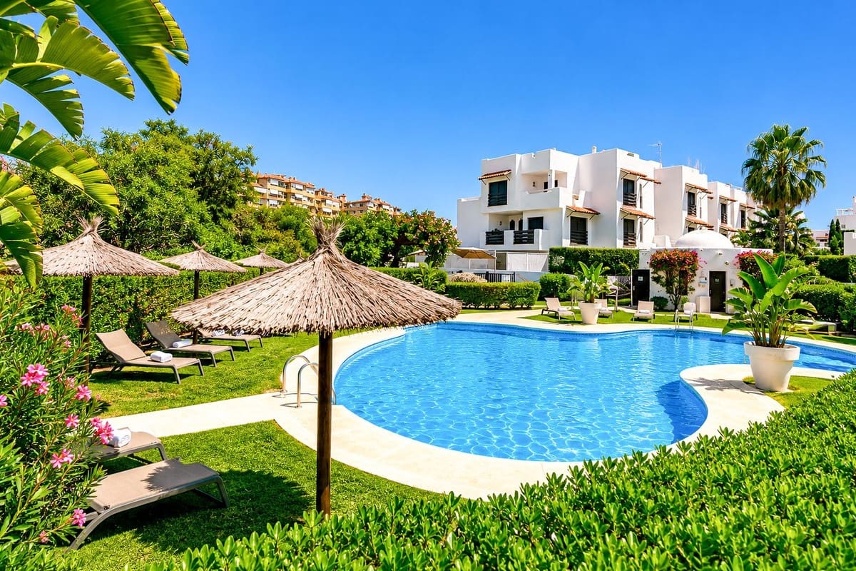 2 sypialnia Apartament na sprzedaż w Estepona z basenem garażem - 355 000 € (Ref: 9932306)