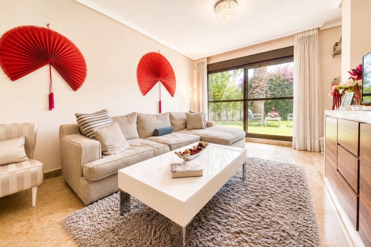 2 sypialnia Apartament na sprzedaż w Estepona z basenem garażem - 355 000 € (Ref: 9932306)