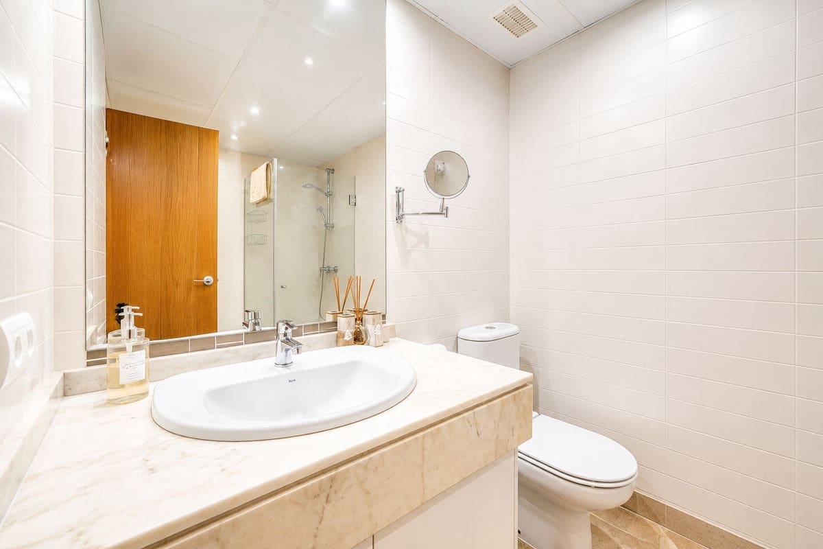 2 sypialnia Apartament na sprzedaż w Estepona z basenem garażem - 355 000 € (Ref: 9932306)