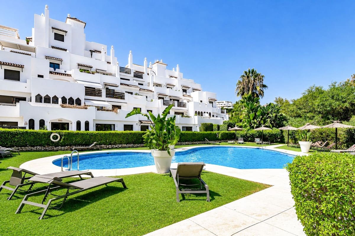 2 sypialnia Apartament na sprzedaż w Estepona z basenem garażem - 355 000 € (Ref: 9932306)