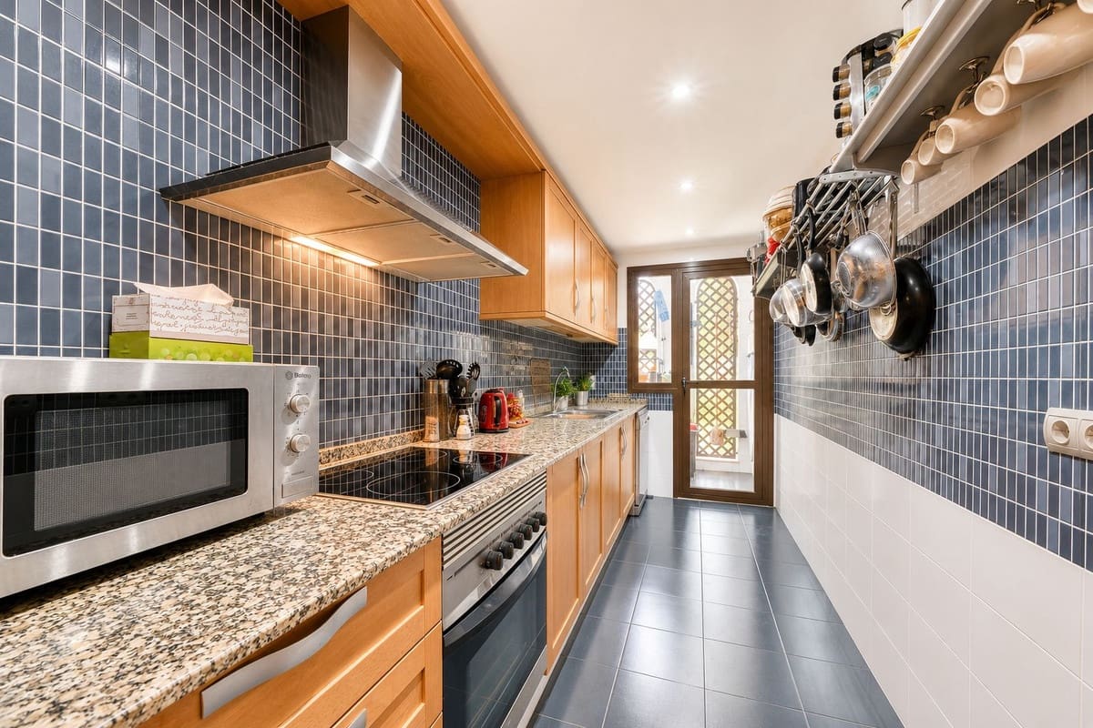 2 sypialnia Apartament na sprzedaż w Estepona z basenem garażem - 355 000 € (Ref: 9932306)