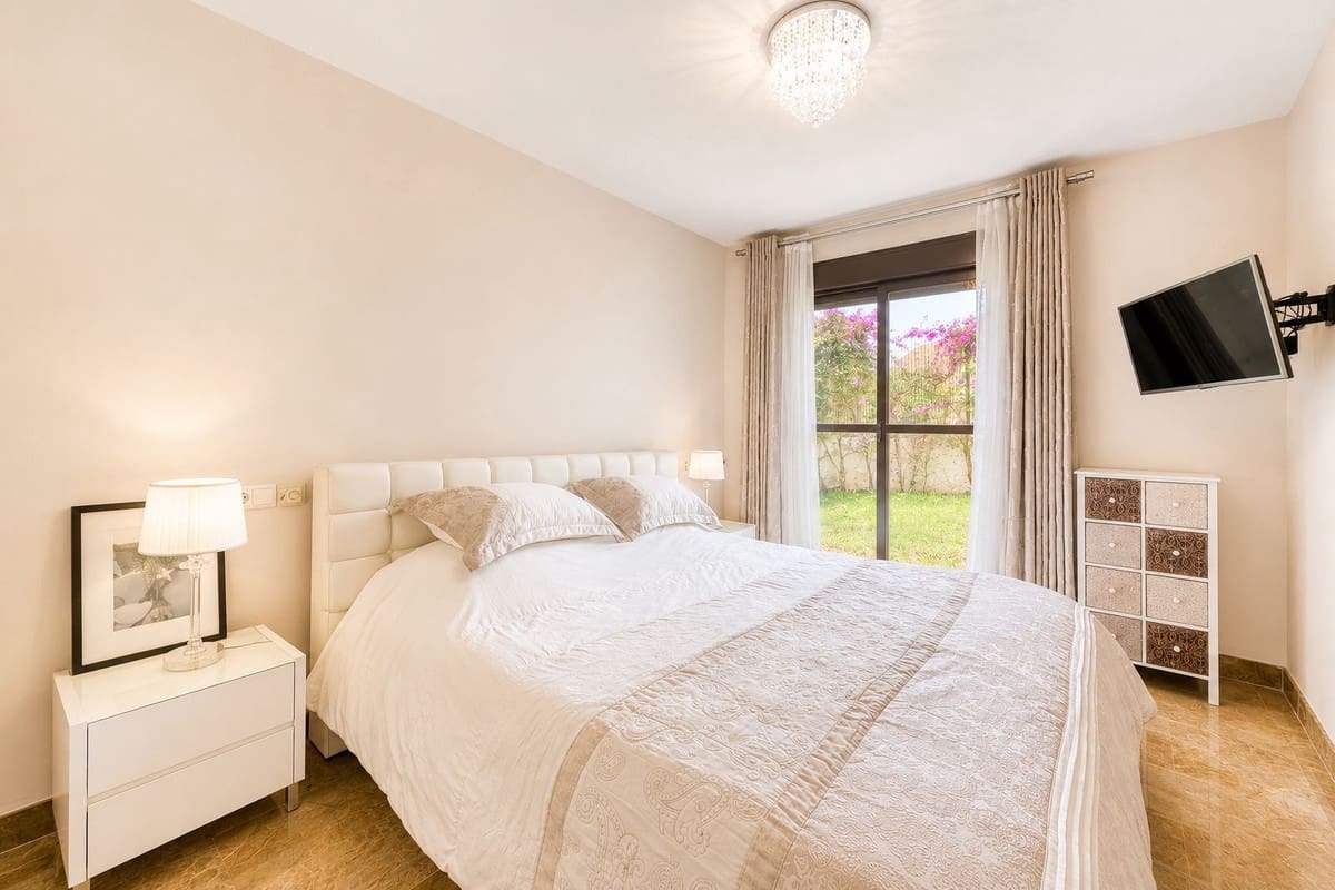 2 sypialnia Apartament na sprzedaż w Estepona z basenem garażem - 355 000 € (Ref: 9932306)