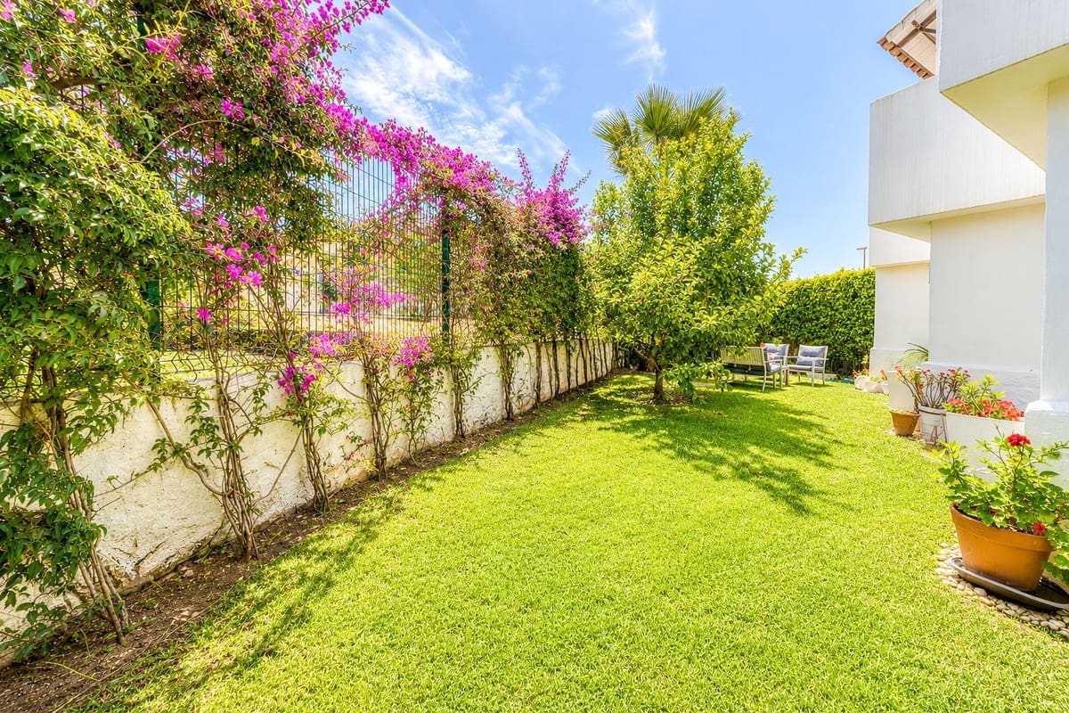 2 sypialnia Apartament na sprzedaż w Estepona z basenem garażem - 355 000 € (Ref: 9932306)