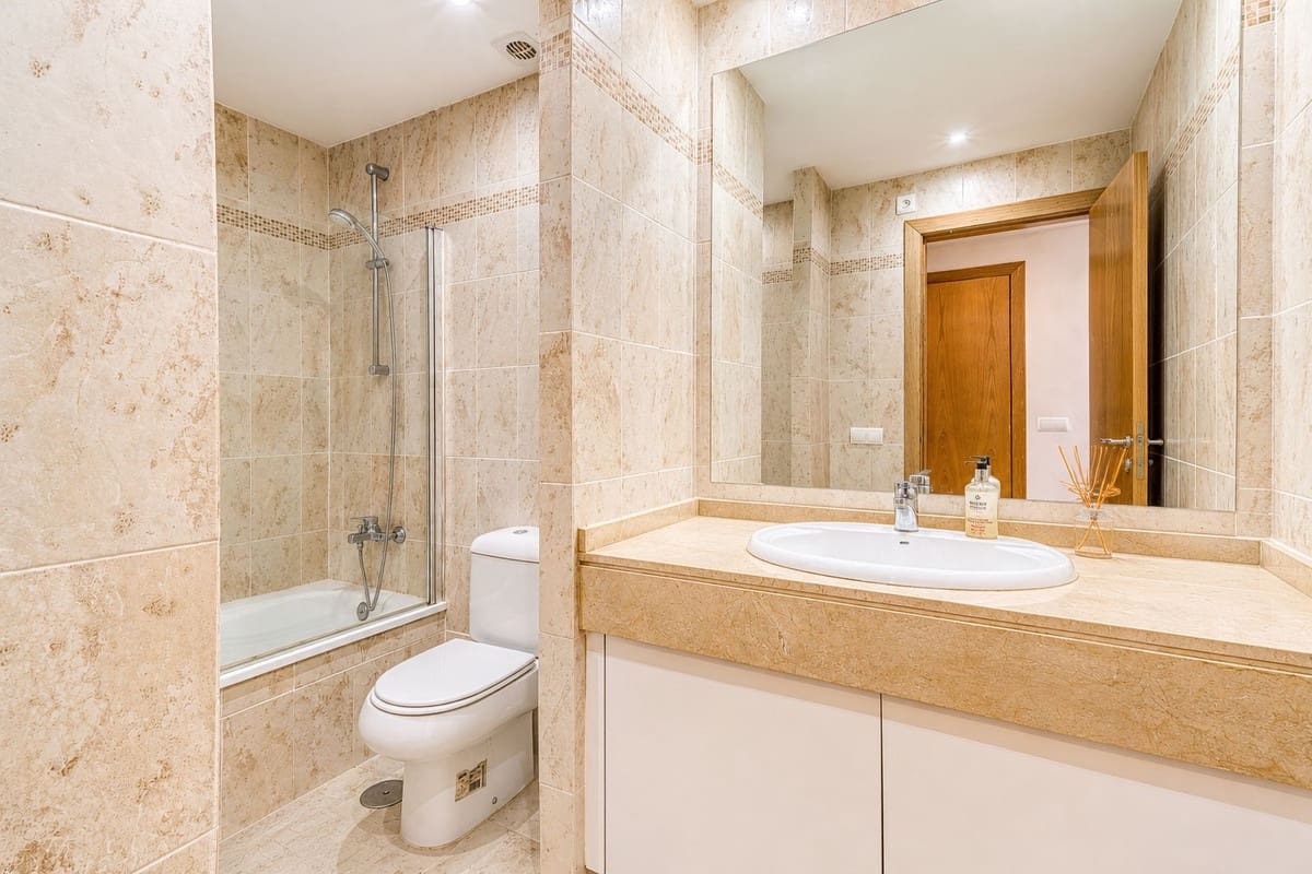 2 sypialnia Apartament na sprzedaż w Estepona z basenem garażem - 355 000 € (Ref: 9932306)