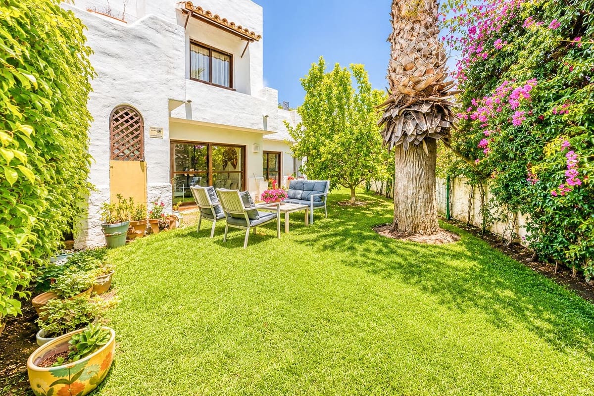 2 sypialnia Apartament na sprzedaż w Estepona z basenem garażem - 355 000 € (Ref: 9932306)