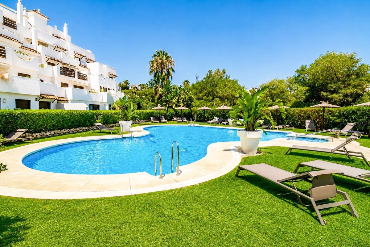 2 sypialnia Apartament na sprzedaż w Estepona z basenem garażem - 355 000 € (Ref: 9932306)