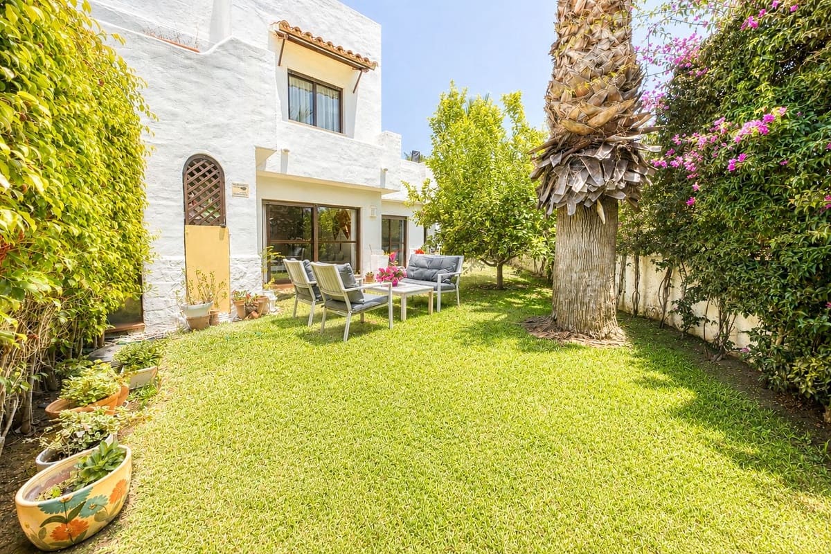2 sypialnia Apartament na sprzedaż w Estepona z basenem garażem - 355 000 € (Ref: 9932306)