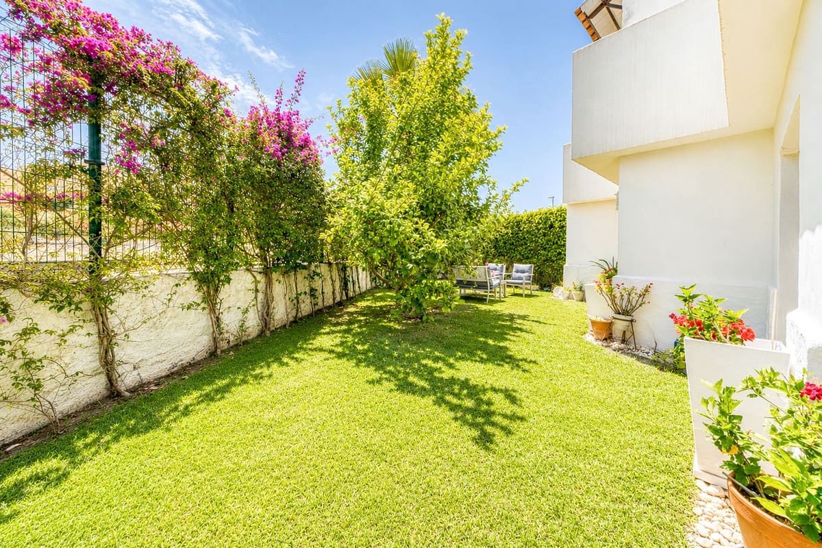 2 sypialnia Apartament na sprzedaż w Estepona z basenem garażem - 355 000 € (Ref: 9932306)