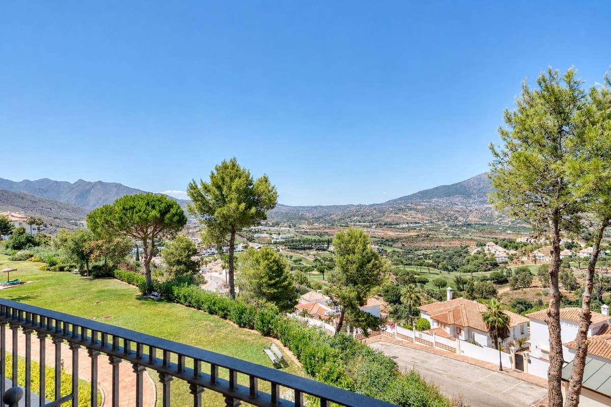 3 sypialnia Apartament na sprzedaż w La Cala Golf z basenem garażem - 750 000 € (Ref: 9932702)