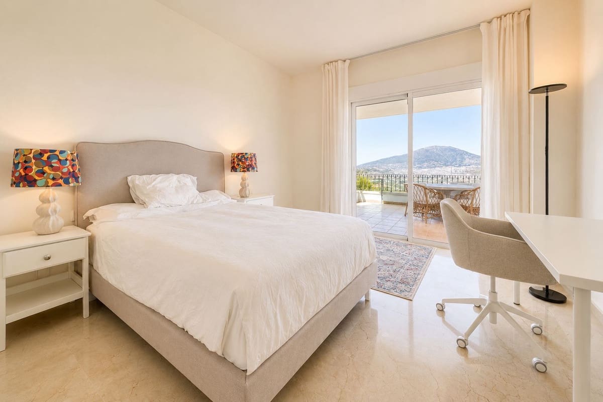 3 sypialnia Apartament na sprzedaż w La Cala Golf z basenem garażem - 750 000 € (Ref: 9932702)
