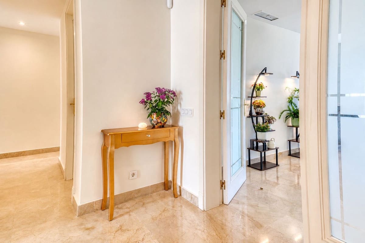 3 sypialnia Apartament na sprzedaż w La Cala Golf z basenem garażem - 750 000 € (Ref: 9932702)